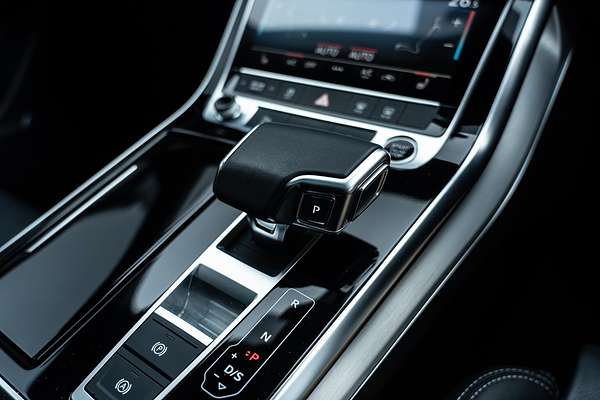 2023 Audi Q8 55 TFSI S line F1