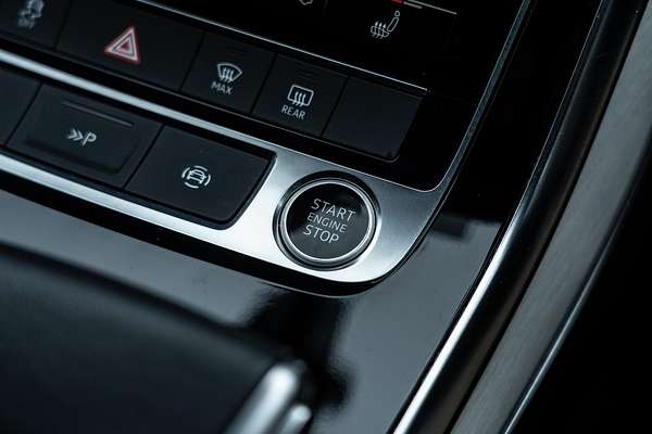 2023 Audi Q8 55 TFSI S line F1