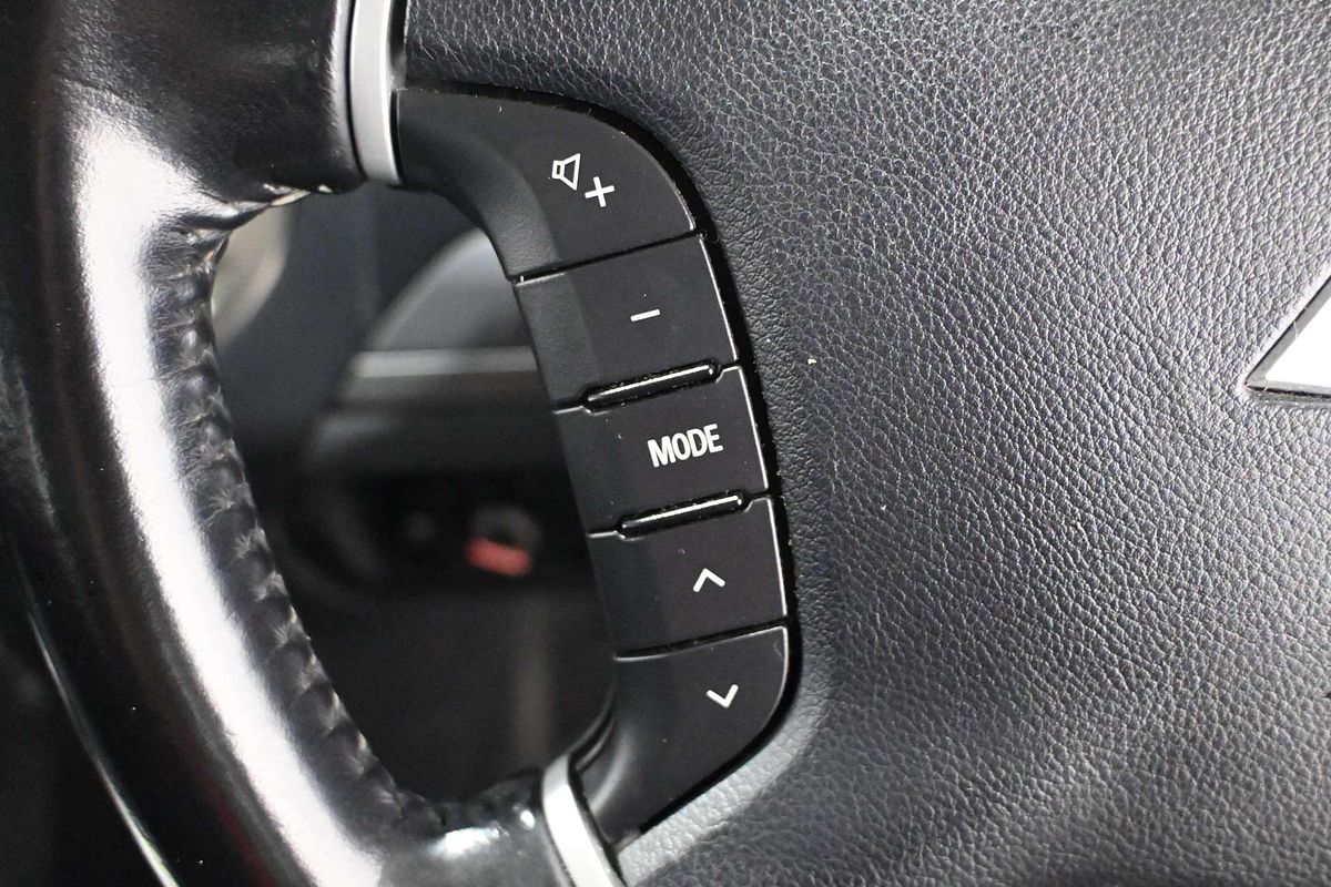 2017 Mitsubishi Pajero GLX NX