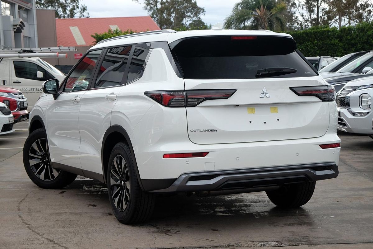 2025 Mitsubishi Outlander LS ZM