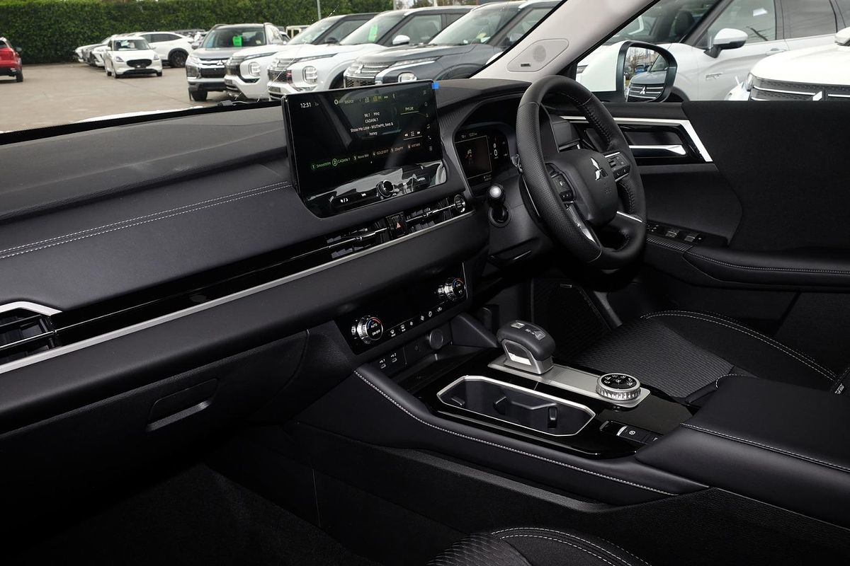 2025 Mitsubishi Outlander LS ZM