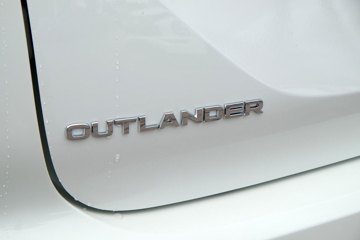 2025 Mitsubishi Outlander LS ZM