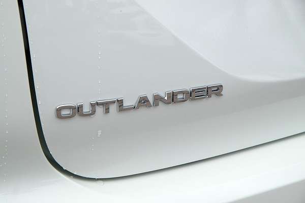 2025 Mitsubishi Outlander LS ZM