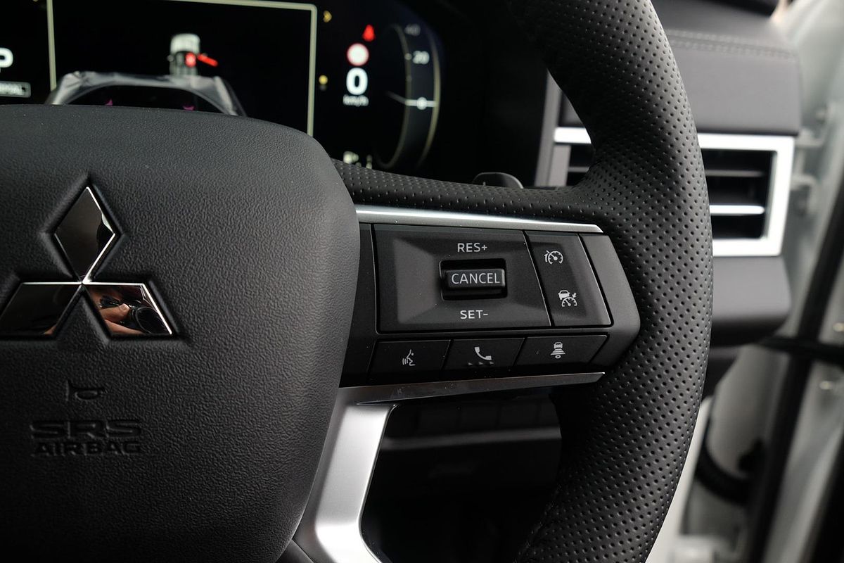 2025 Mitsubishi Outlander LS ZM