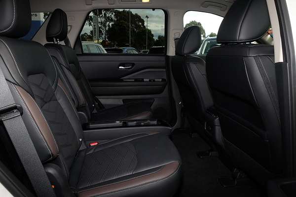 2023 Nissan Pathfinder Ti-L R53