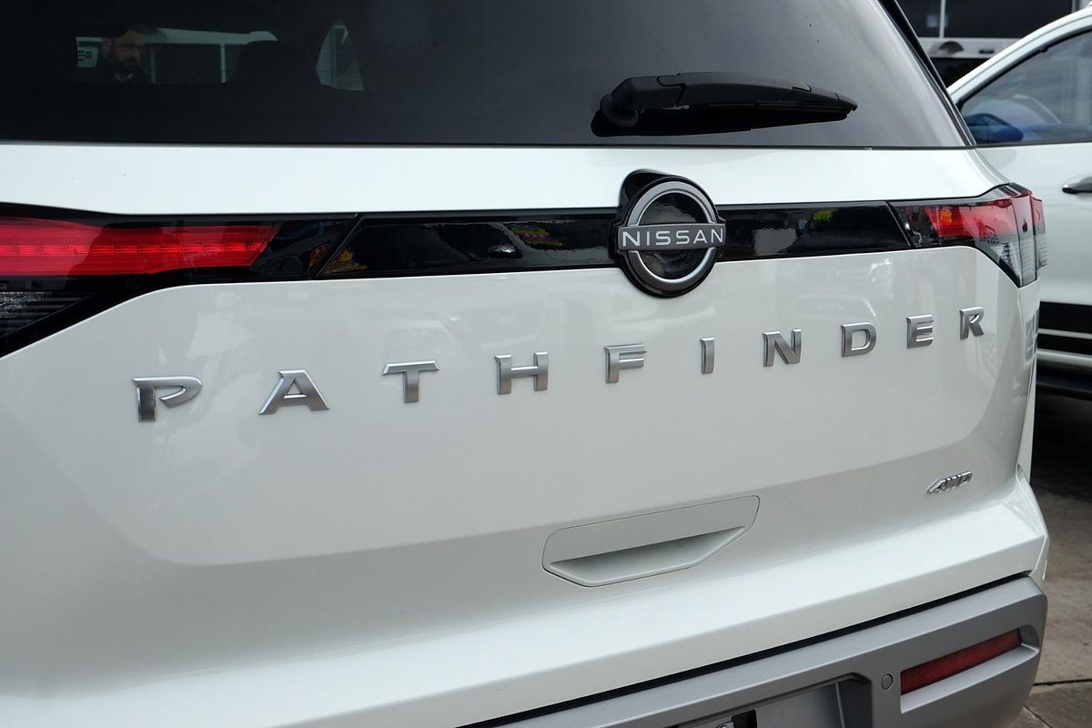 2023 Nissan Pathfinder Ti-L R53