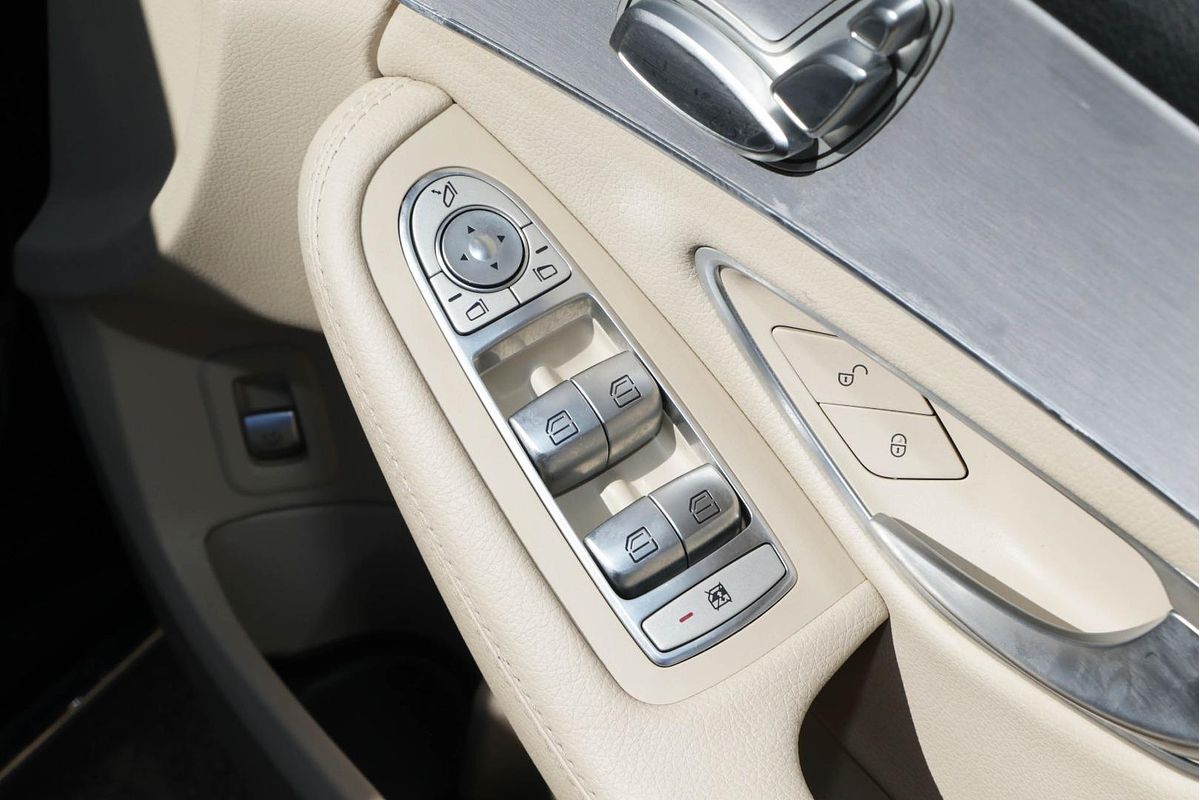 2020 Mercedes-Benz C-Class C300 e W205