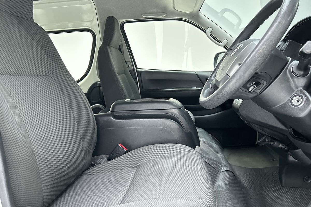 2016 Toyota Hiace Commuter KDH223R