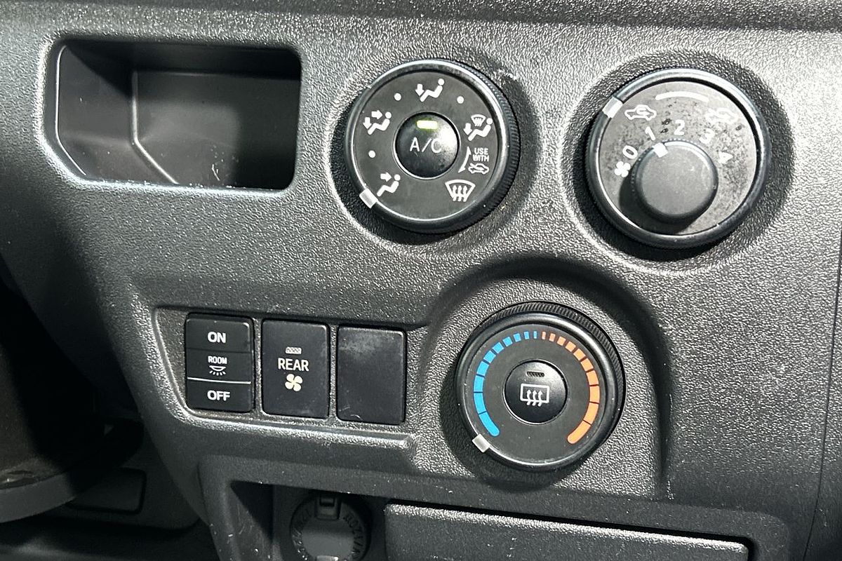 2016 Toyota Hiace Commuter KDH223R