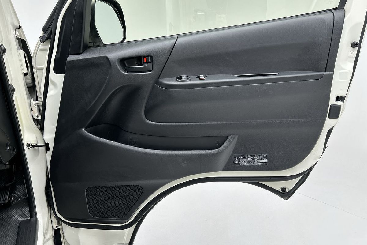 2016 Toyota Hiace Commuter KDH223R