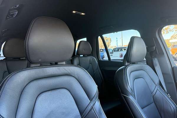 2021 Volvo XC90 T6 R-Design