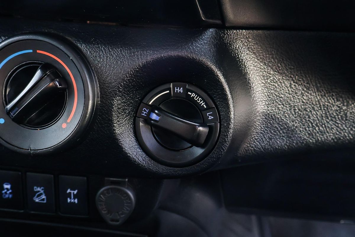 2020 Toyota Hilux SR GUN126R 4X4
