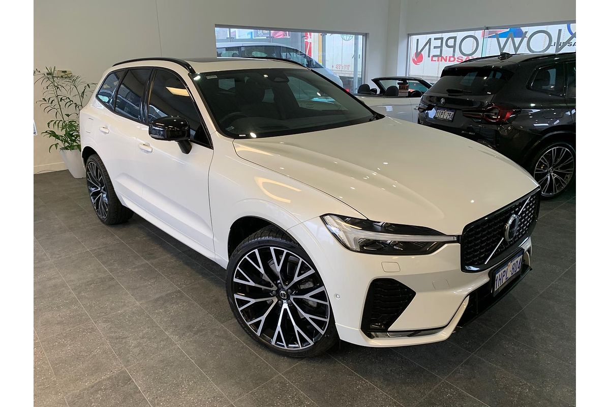 2022 Volvo XC60 B6 R-Design