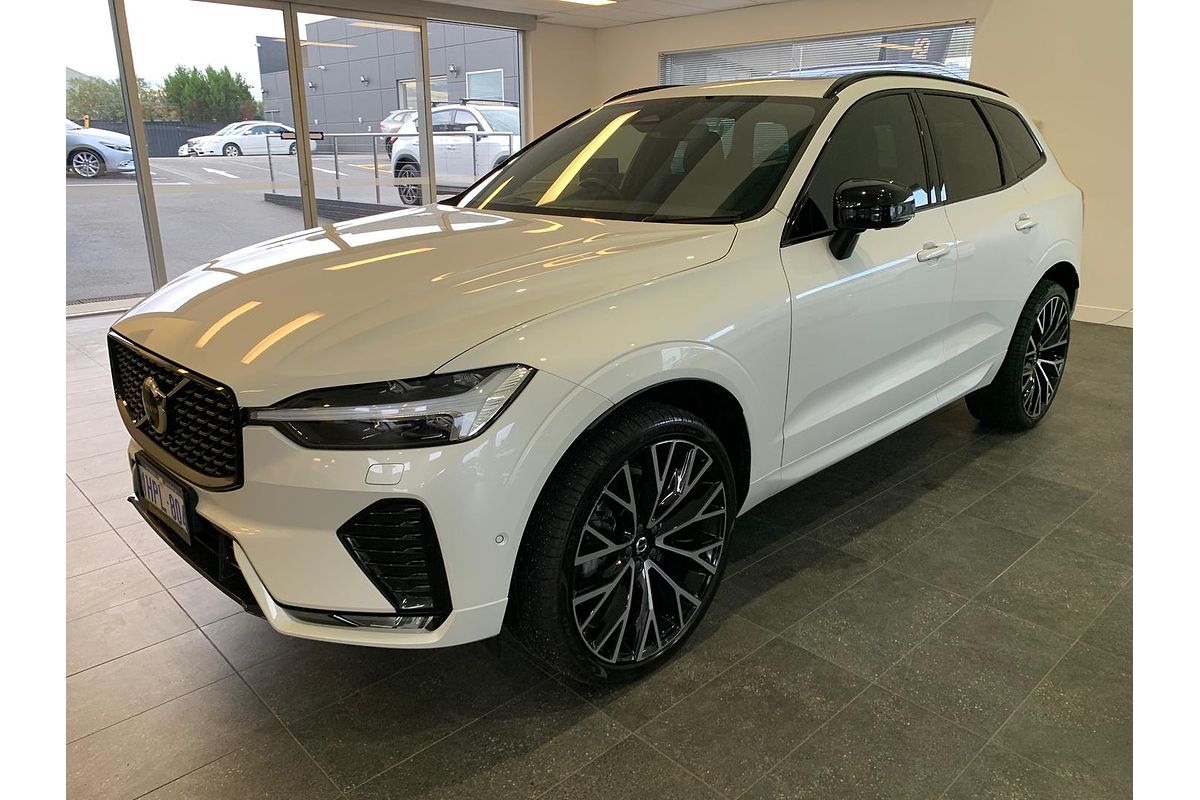 2022 Volvo XC60 B6 R-Design