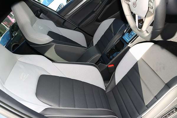 2025 Volkswagen Golf 110TSI R-Line 8.5