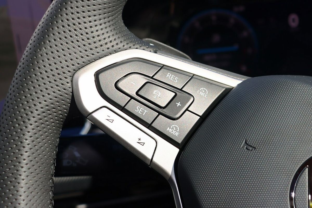 2025 Volkswagen Golf 110TSI R-Line 8.5