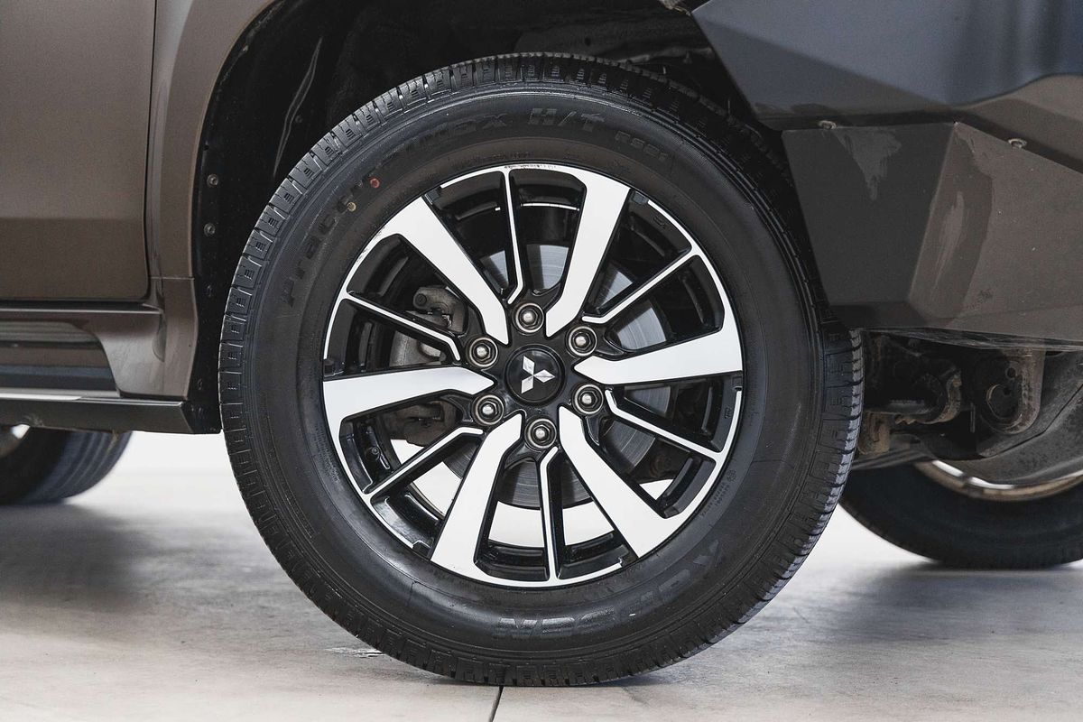 2017 Mitsubishi Pajero Sport GLS QE