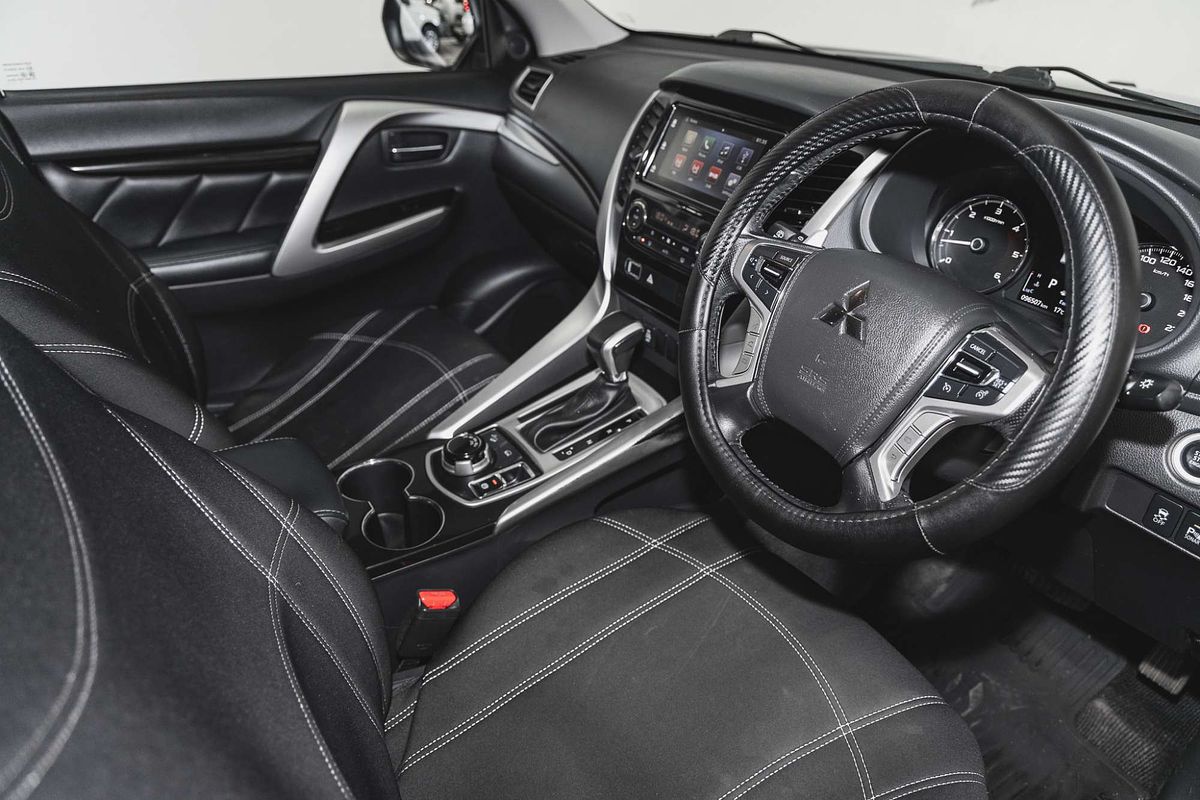 2017 Mitsubishi Pajero Sport GLS QE