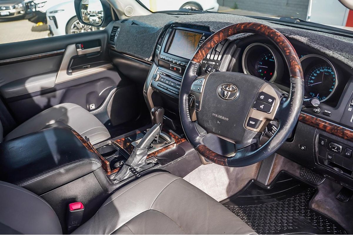 2012 Toyota Landcruiser Sahara VDJ200R
