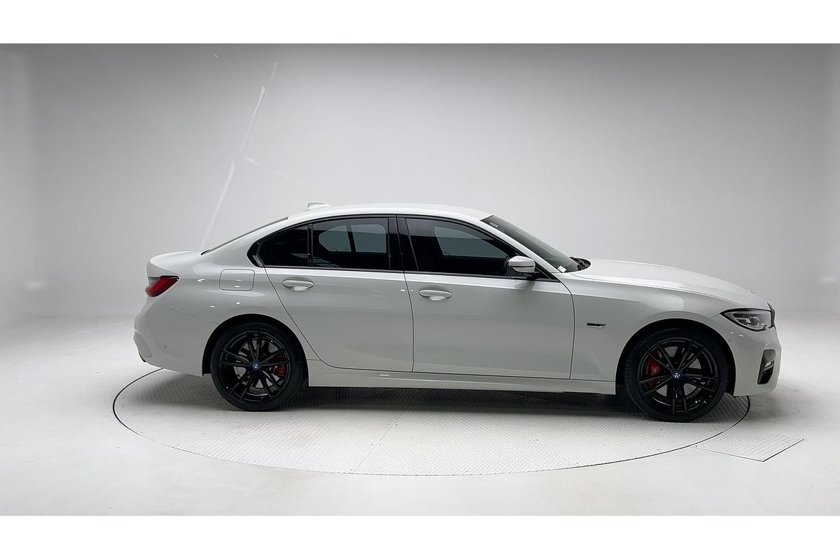 2022 BMW 3 Series 330e M Sport G20