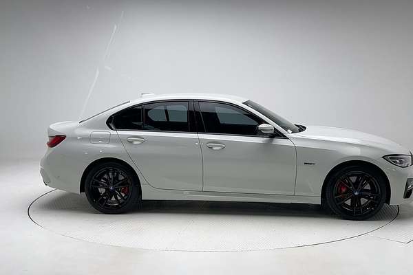 2022 BMW 3 Series 330e M Sport G20