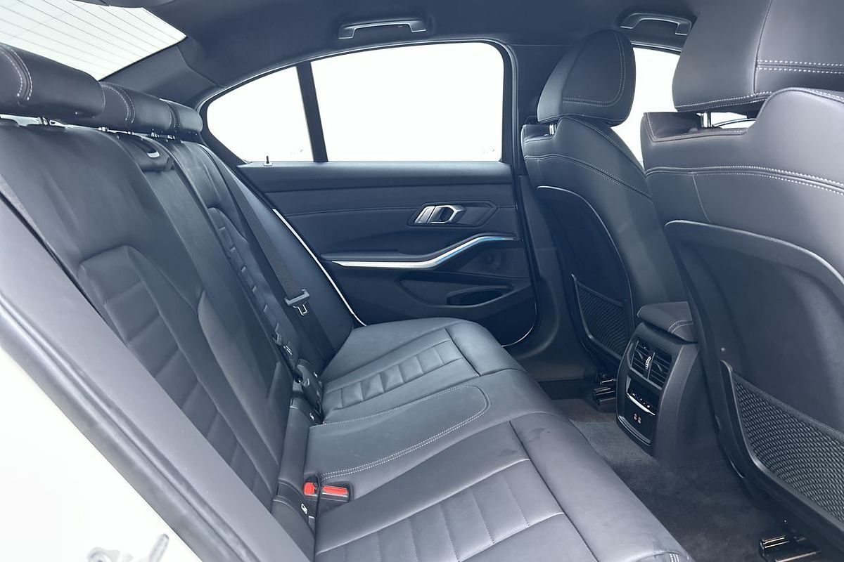 2022 BMW 3 Series 330e M Sport G20