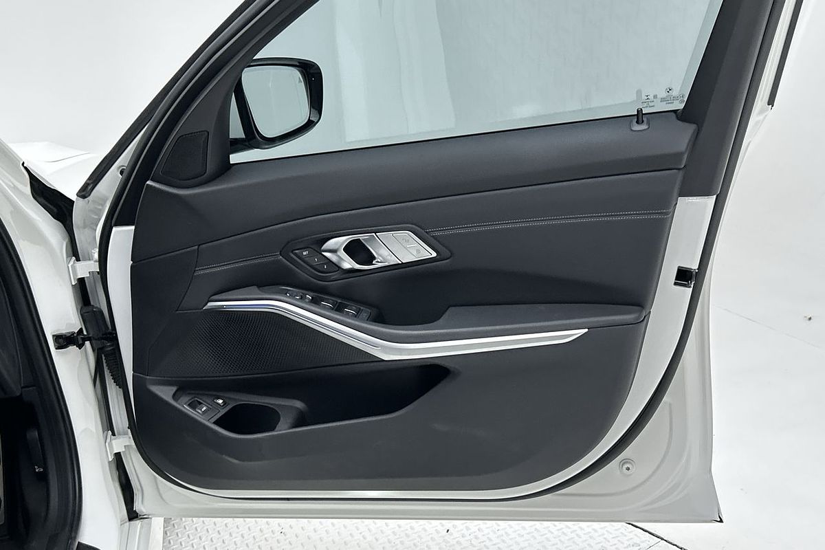2022 BMW 3 Series 330e M Sport G20