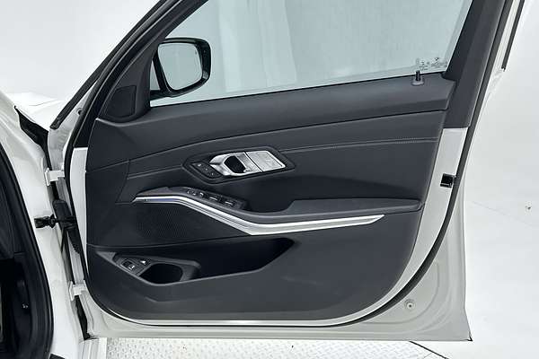 2022 BMW 3 Series 330e M Sport G20