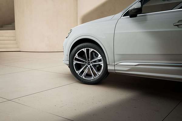 2025 Audi Q7 45 TFSI 4M