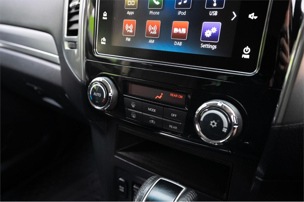 2016 Mitsubishi Pajero GLS NX