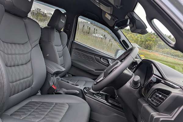 2025 Isuzu D-MAX BLADE 4X4