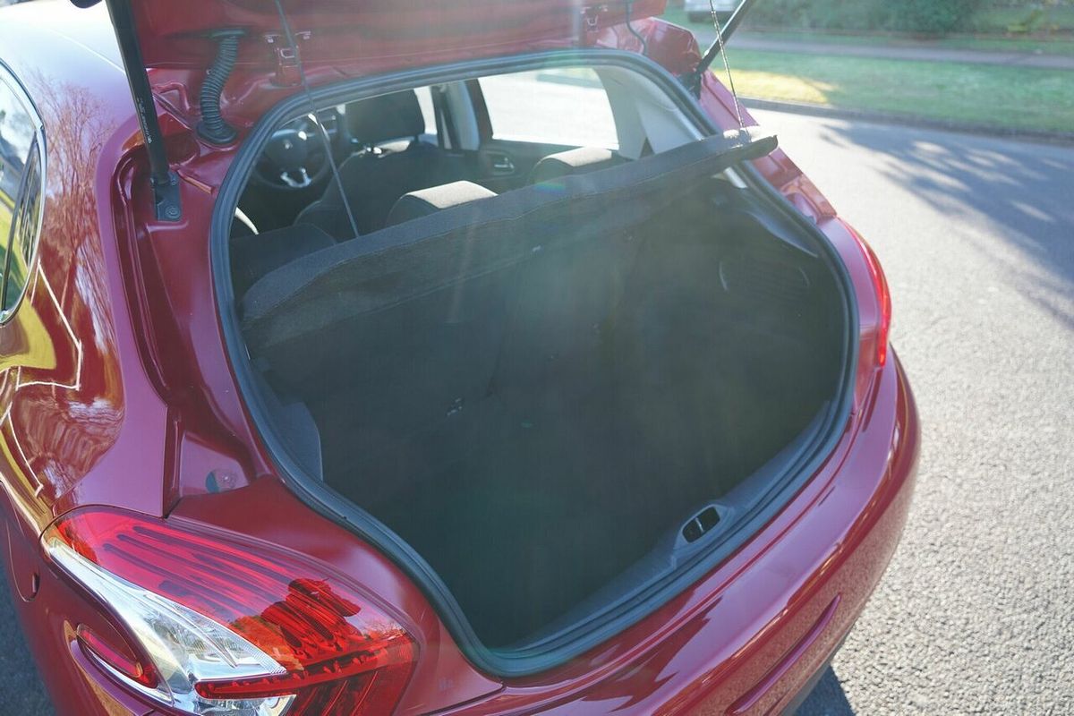 2014 Peugeot 208 Allure Premium A9