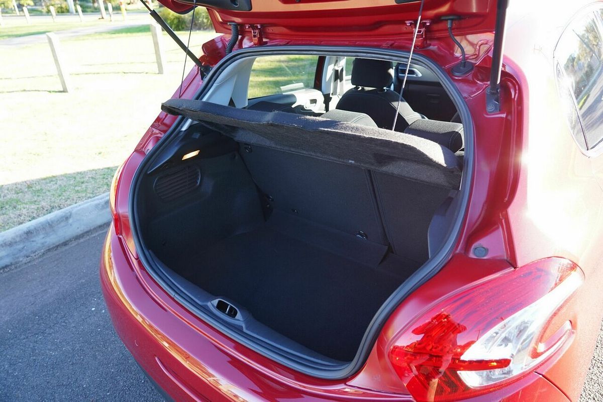 2014 Peugeot 208 Allure Premium A9
