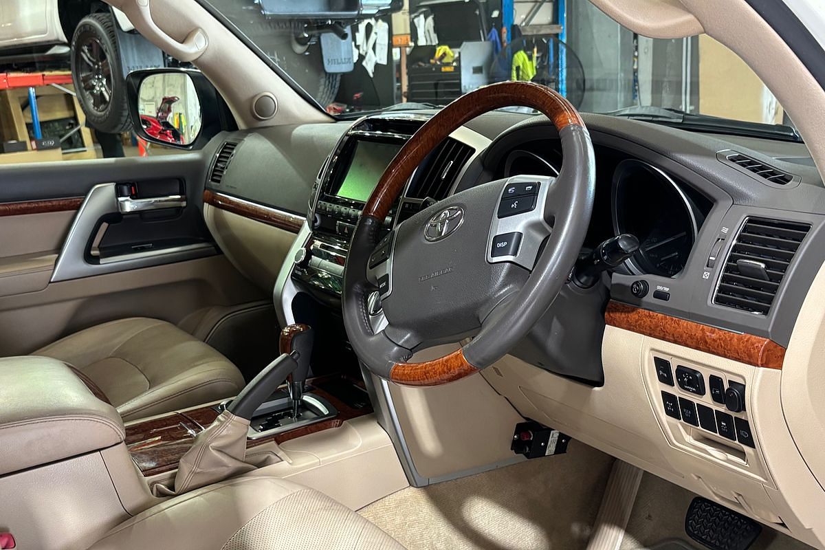 2013 Toyota Landcruiser Sahara VDJ200R