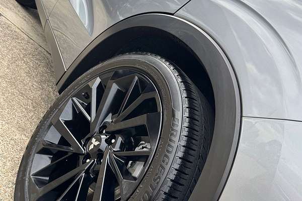 2023 Mitsubishi Outlander LS Black Edition ZM