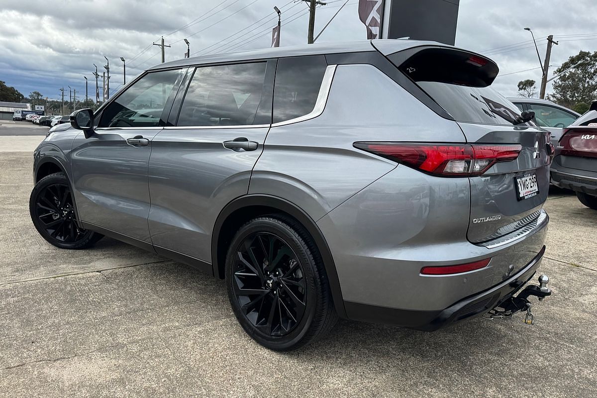 2023 Mitsubishi Outlander LS Black Edition ZM
