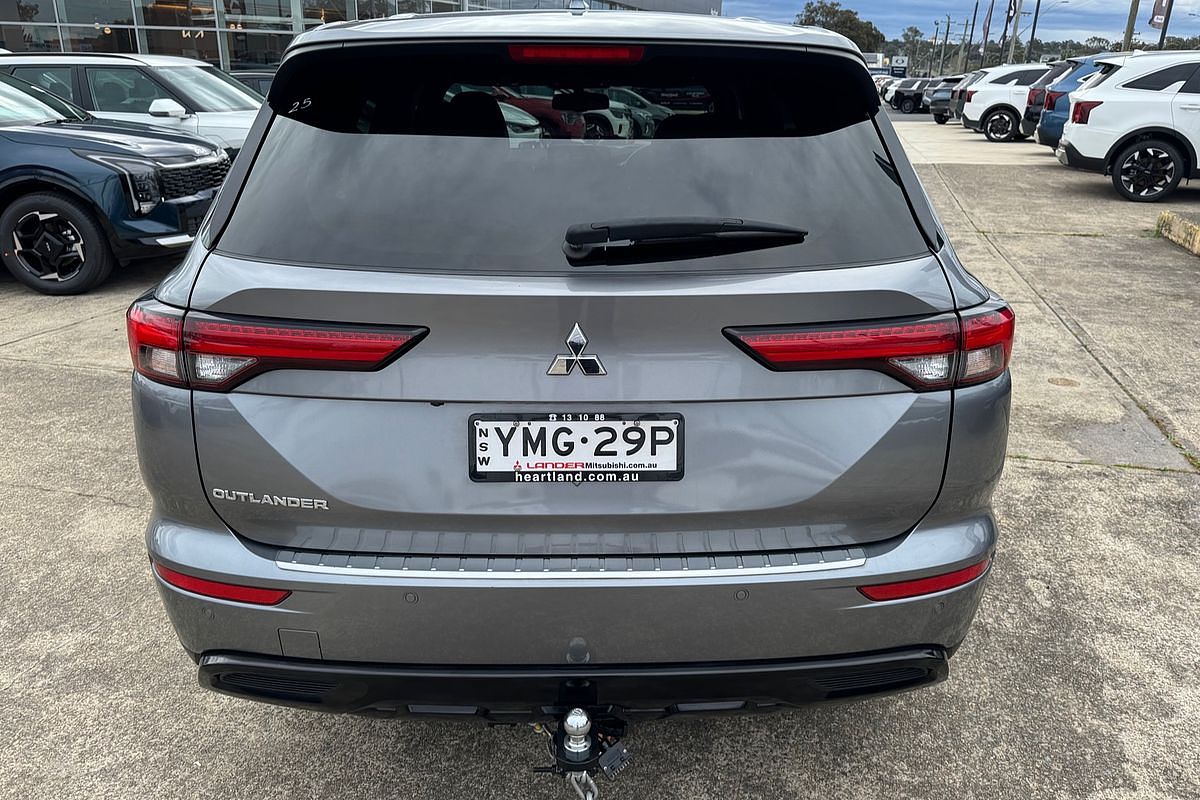 2023 Mitsubishi Outlander LS Black Edition ZM