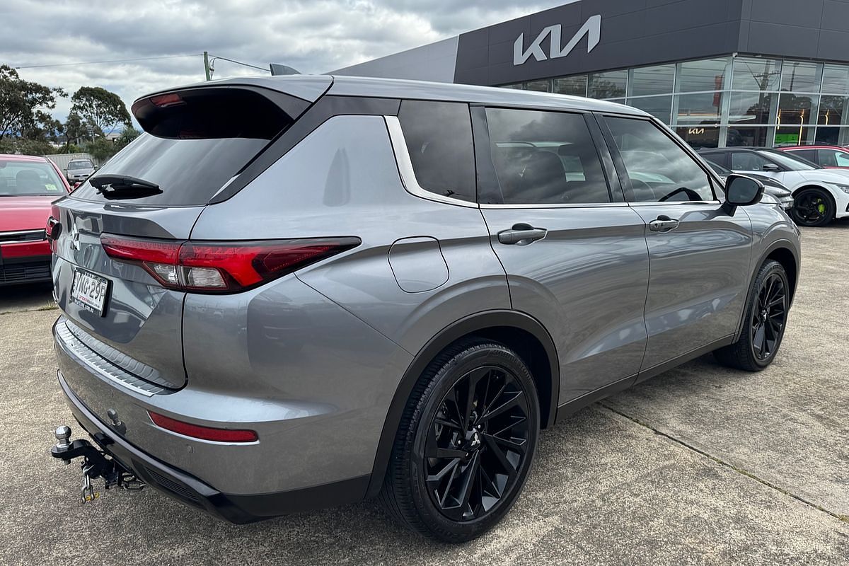 2023 Mitsubishi Outlander LS Black Edition ZM