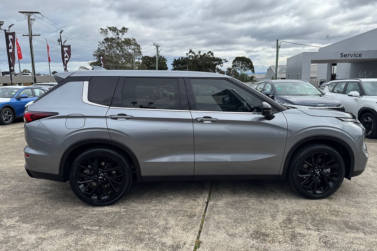 2023 Mitsubishi Outlander LS Black Edition ZM