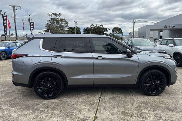 2023 Mitsubishi Outlander LS Black Edition ZM
