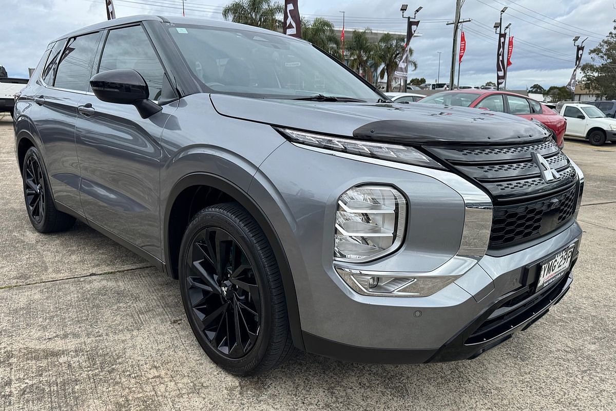 2023 Mitsubishi Outlander LS Black Edition ZM