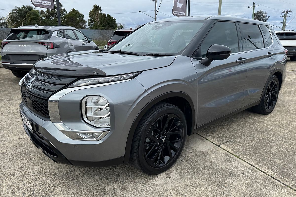 2023 Mitsubishi Outlander LS Black Edition ZM