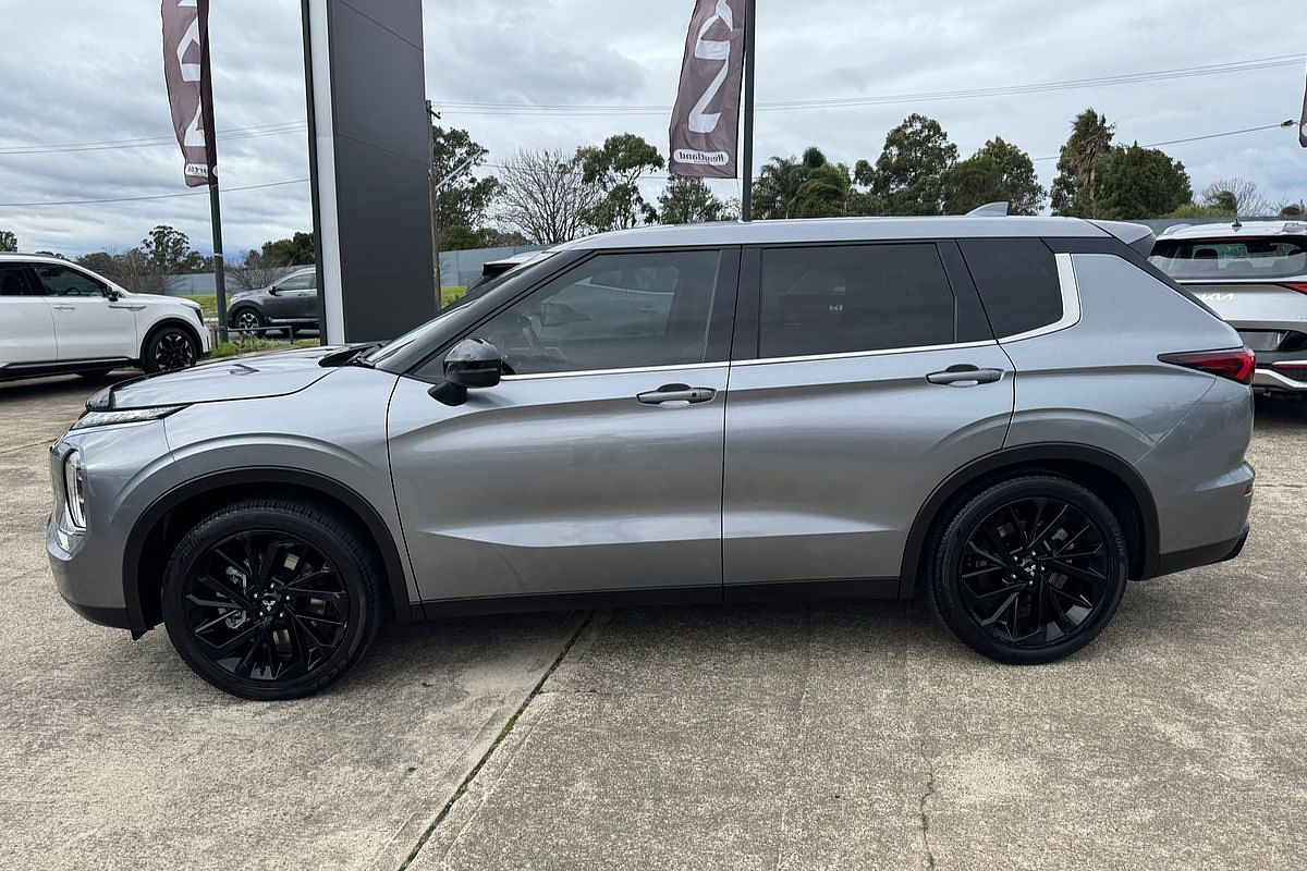 2023 Mitsubishi Outlander LS Black Edition ZM