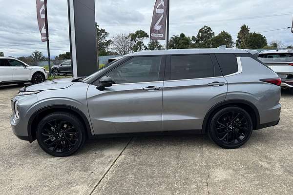 2023 Mitsubishi Outlander LS Black Edition ZM