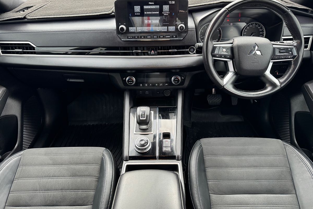 2023 Mitsubishi Outlander LS Black Edition ZM