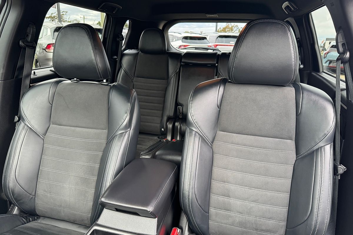 2023 Mitsubishi Outlander LS Black Edition ZM