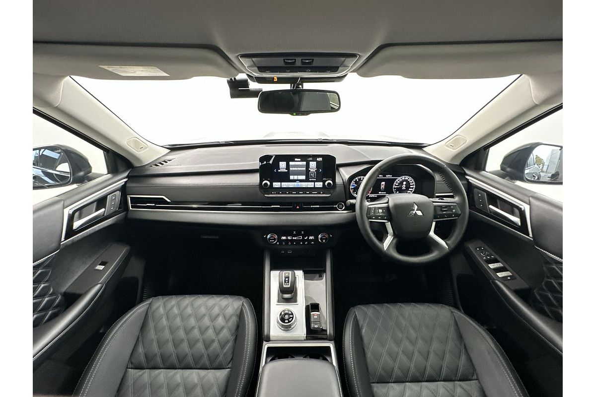 2024 Mitsubishi Outlander Exceed ZM