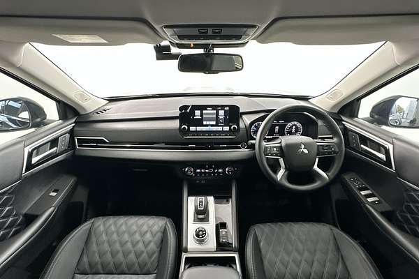 2024 Mitsubishi Outlander Exceed ZM