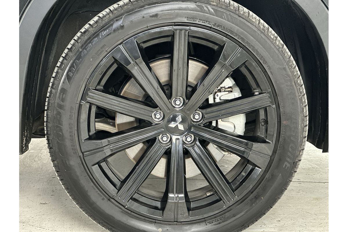 2024 Mitsubishi Outlander Exceed ZM
