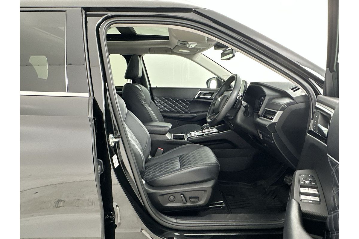 2024 Mitsubishi Outlander Exceed ZM